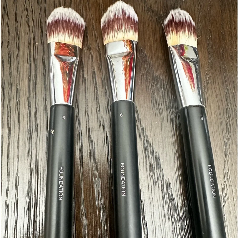 Chanel Makeup Brushes Foundation No 6 . - Picture 3 of 4
